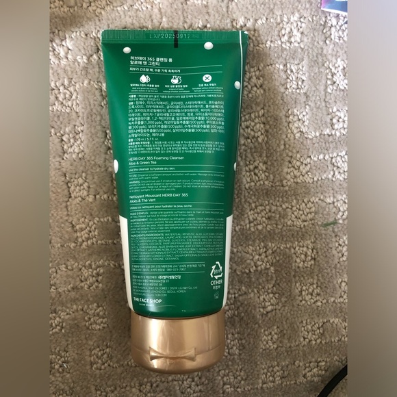 Herb Day 365 by the face shop foaming cleanser 170ml aloe & green tea - Picture 2 of 5
